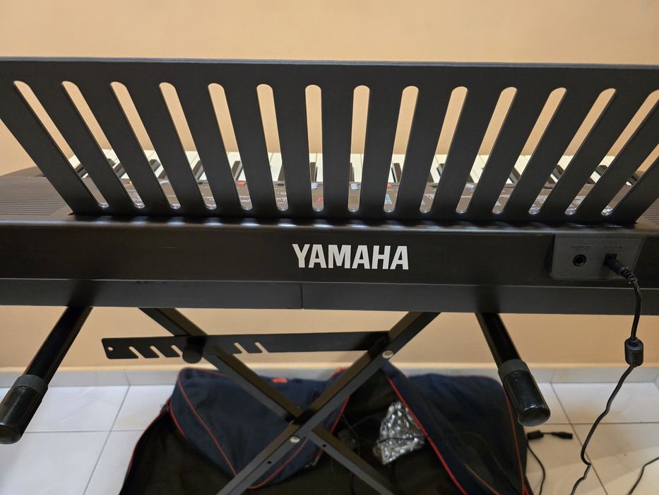 Синтезатор Yamaha PSR200