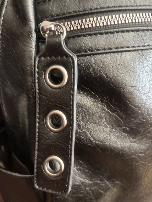 Черна раница от ест кожа .Нова