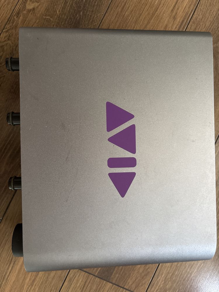 AVID MBox USB аудио интерфейс