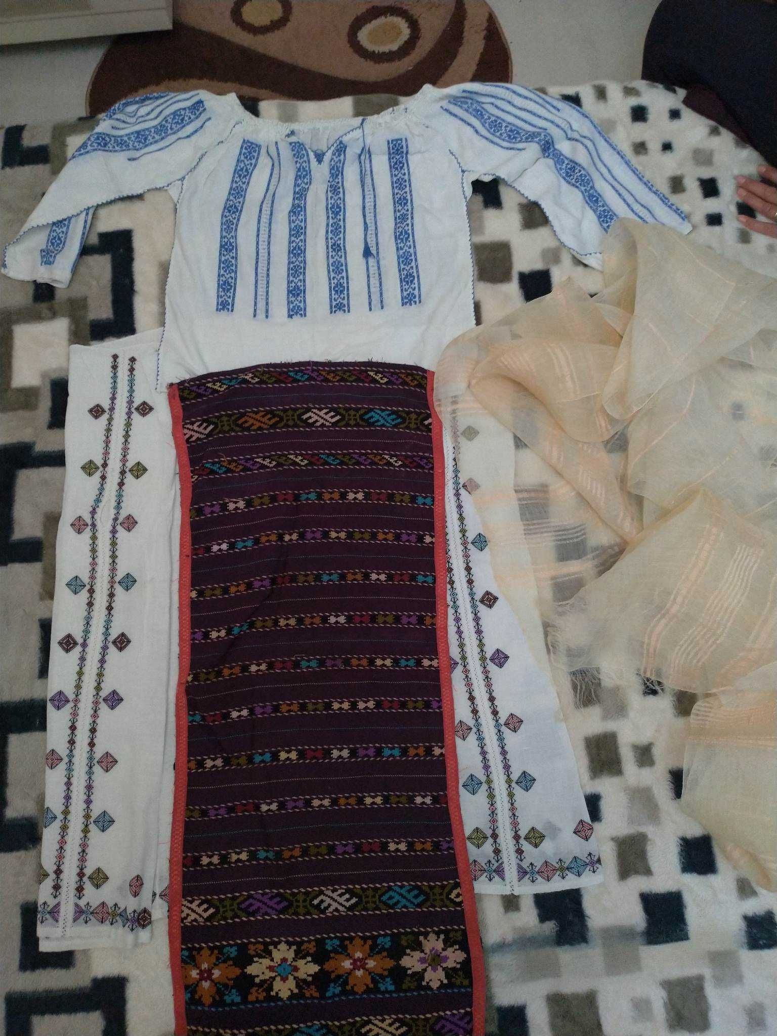 Costum popular vechi de peste 100 de ani din zona Gorjului