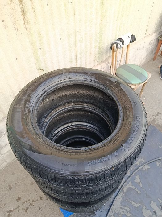 Продам комплект зимних шин