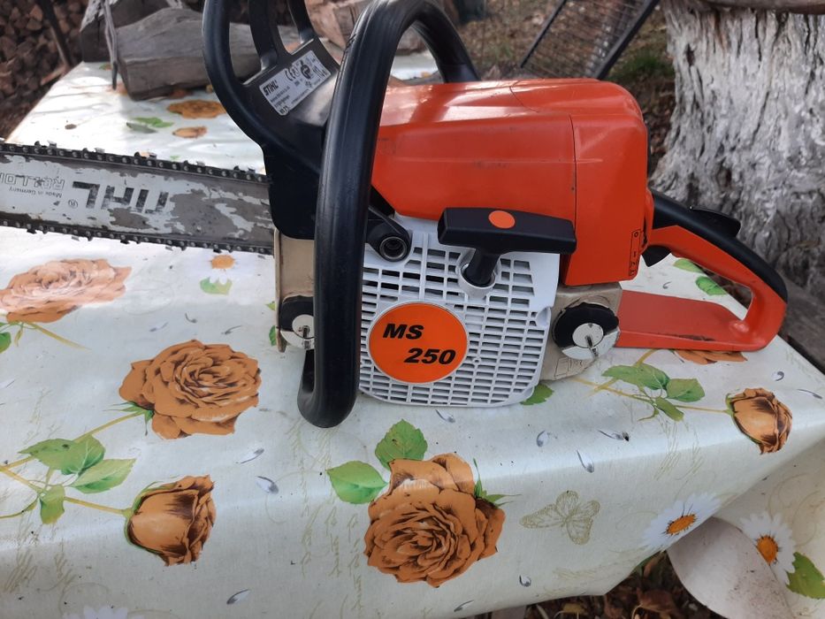 Vând drujbă stihl 250