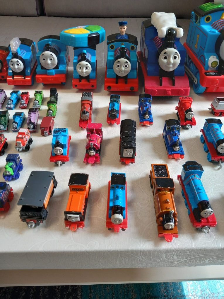 Trenulete Thomas de diferite dimensiuni . Citiți tot Articolul  !