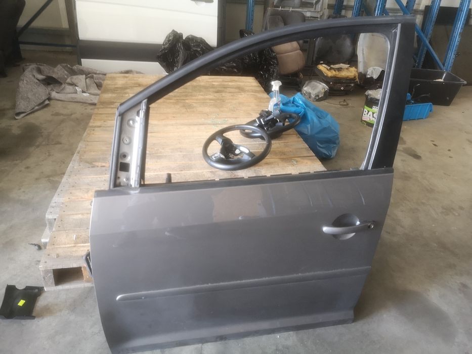 Ușa stanga vw touran 2011 pe original
