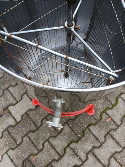 Vand extractor manual de miere, 3 rame. Pret 1000 LEI.