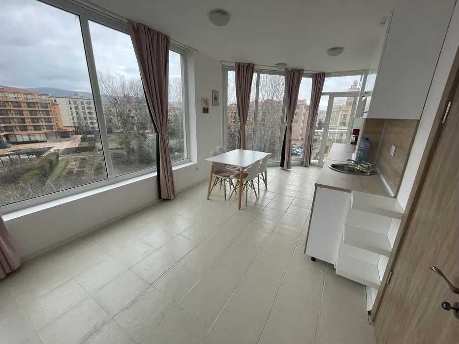 Продава се Тристаен апартамент в к.к. Слънчев бряг - 81 кв.м за 717 €/кв.м - Снимка #2