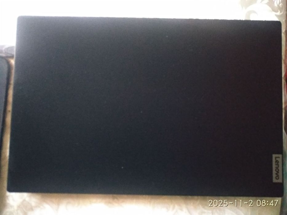Noutbuk Lenovo sotiladi holati yangi