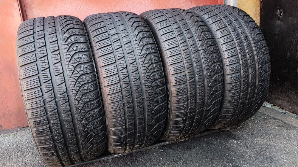 4бр. зимни гуми 235/40/19 Pirelli PZero Winter 
dot2921
6.7mm
Гумите с