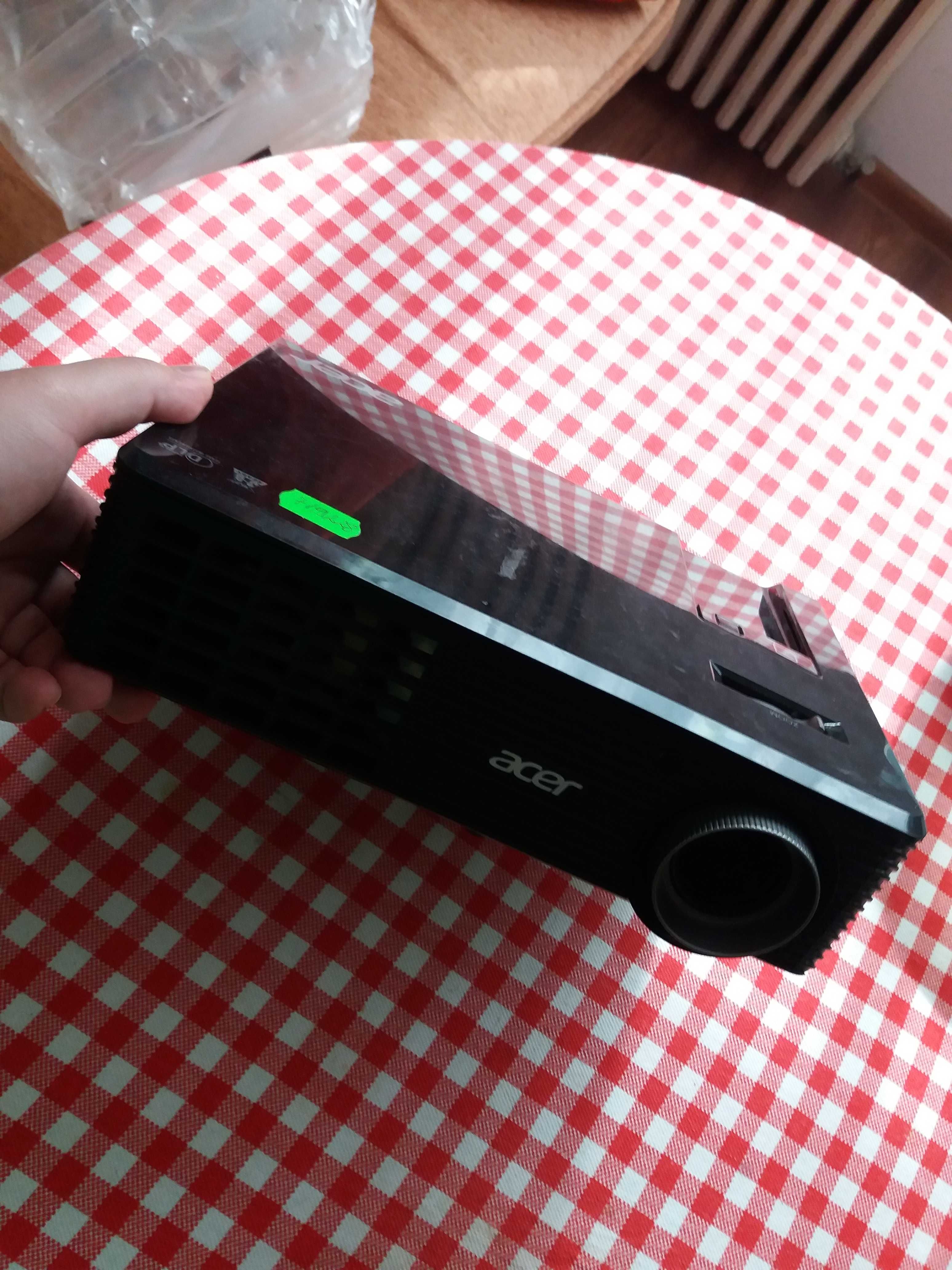 Videoproiector Acer X112