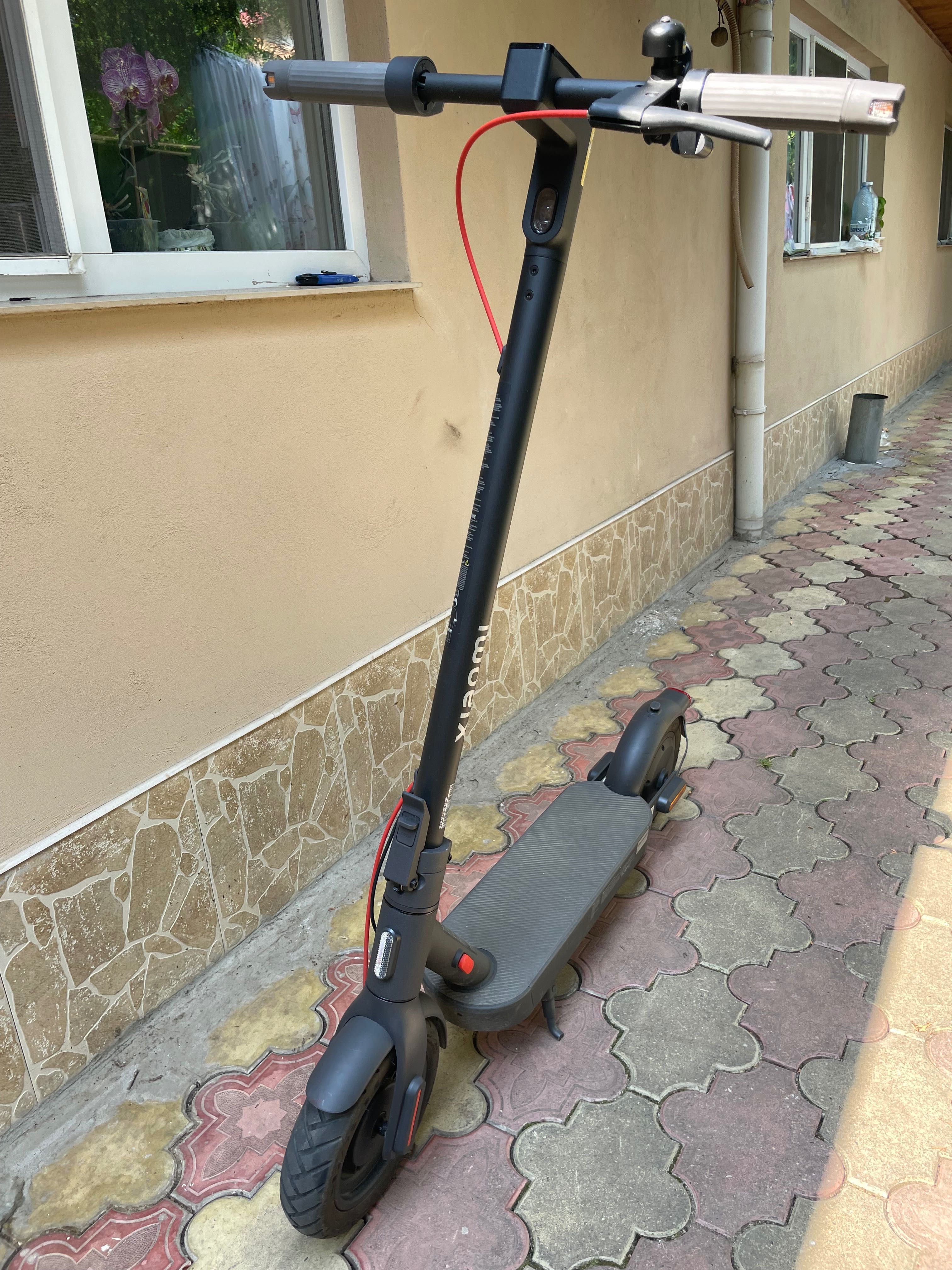 Vând Trotinetă Xiaomi Electric 4 Pro 2nd Gen