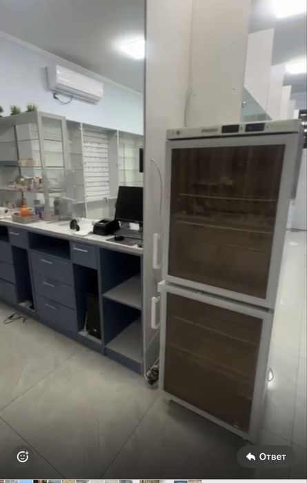 Продам обородувание для аптеки шкафы , холодильник , витрины