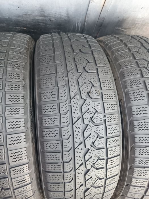 235/65/17 Kumho .