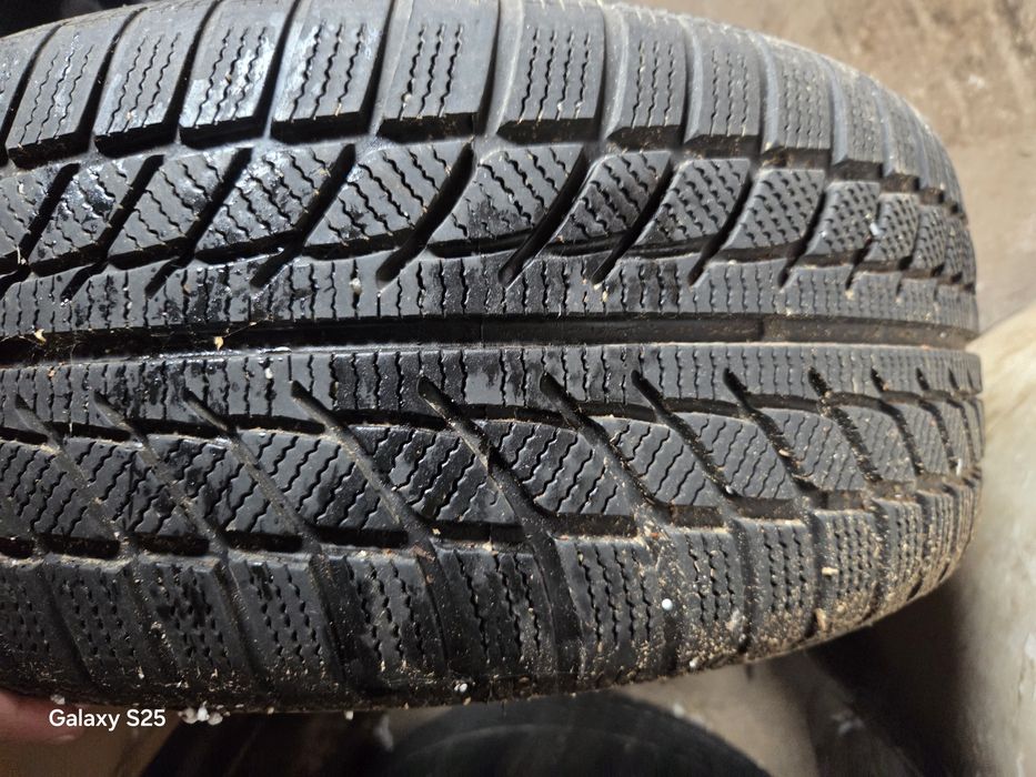 Vând 2 seturi de jante