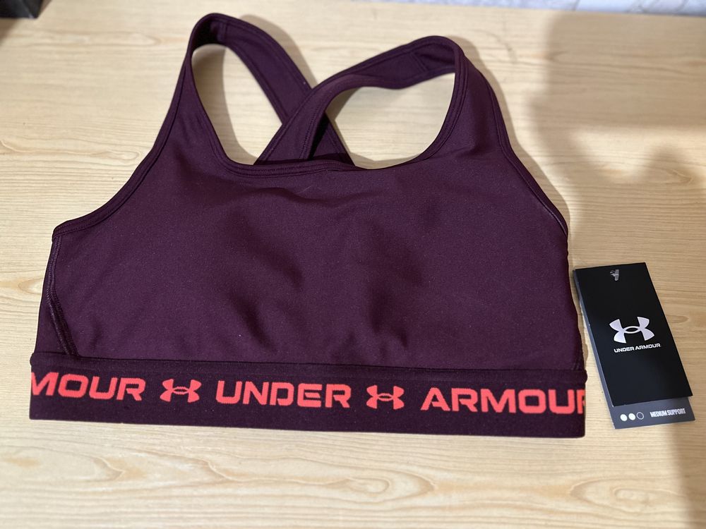 Нова бюстие на Under  Armour