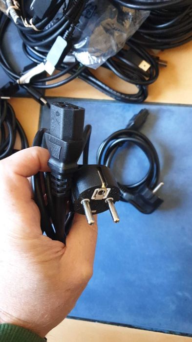 Cabluri displayport>DP, HDMI>HDMI,Alimentare PC,USB3.0 la USB3.0Type-B