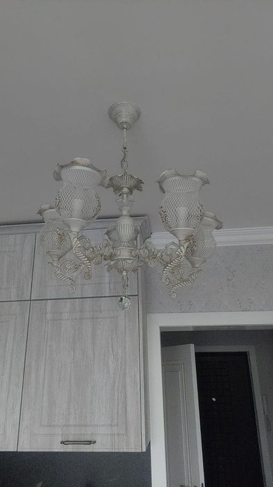 Люстра серая в классическом дизайне