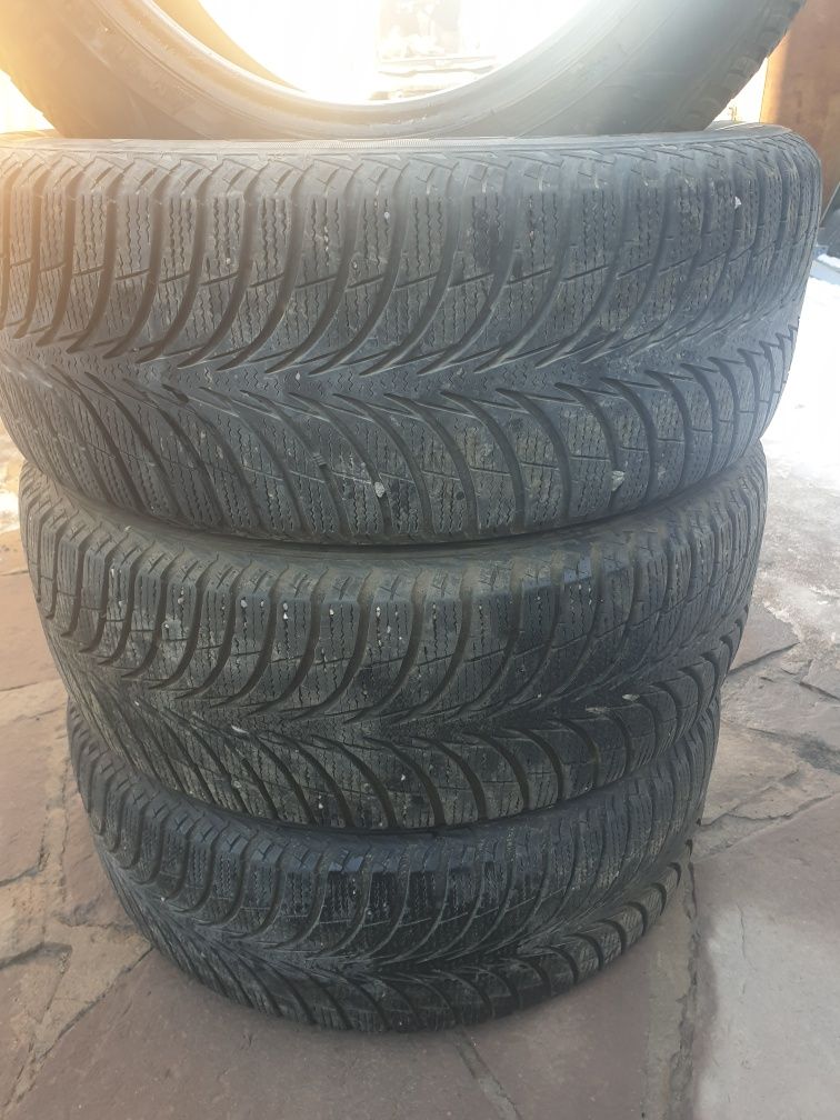 Продам комплект зимней резины 225/55 R17