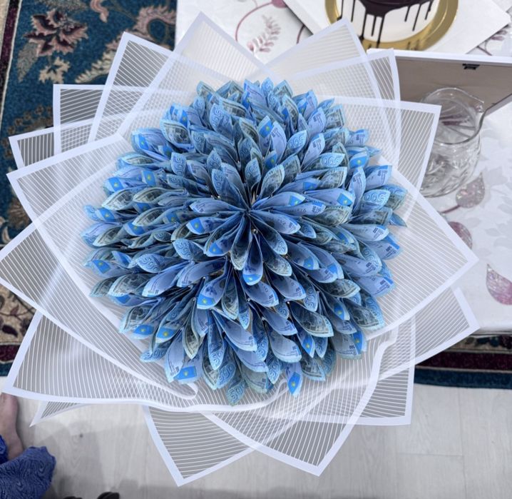 Денежный букет, букет из сухофруктов. 
Если не знаете чт