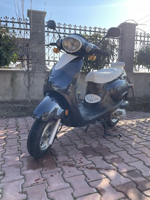 Scuter Dado Motors