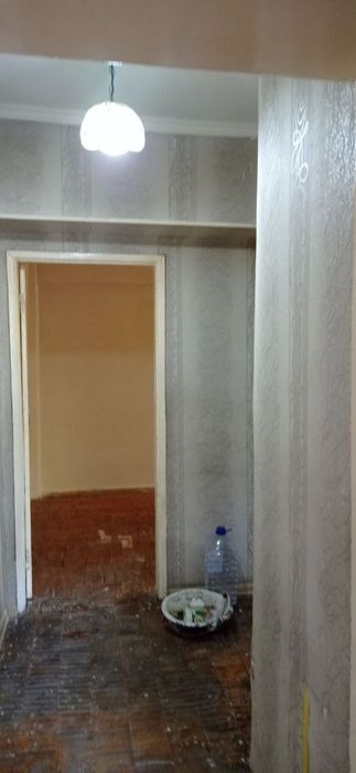 Yunsobod 3 kv 2/4/4/50 kv razdelniy gishtli dom srochniy variyant