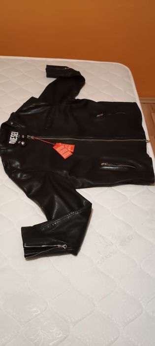 Кожено яке от овча кожа на DIESEL . Ново с етикетите по него !