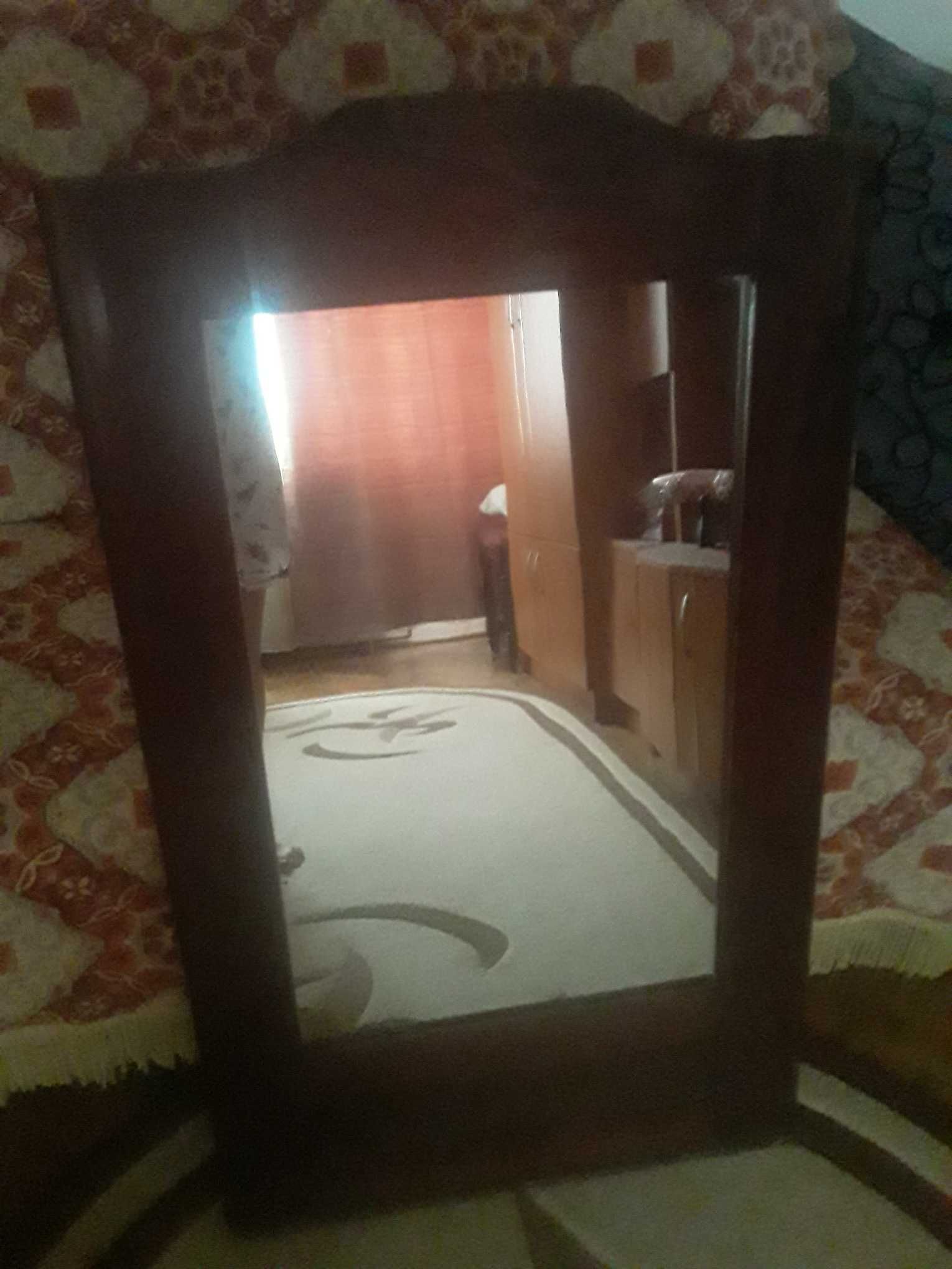 Vand oglinda cu rama de lemn