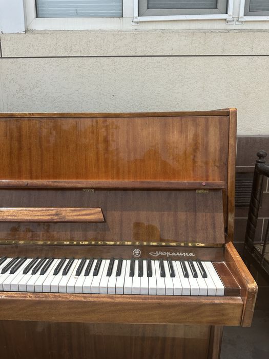 Piyaniya sotiladi ukarinaniki 500min kelishiladi