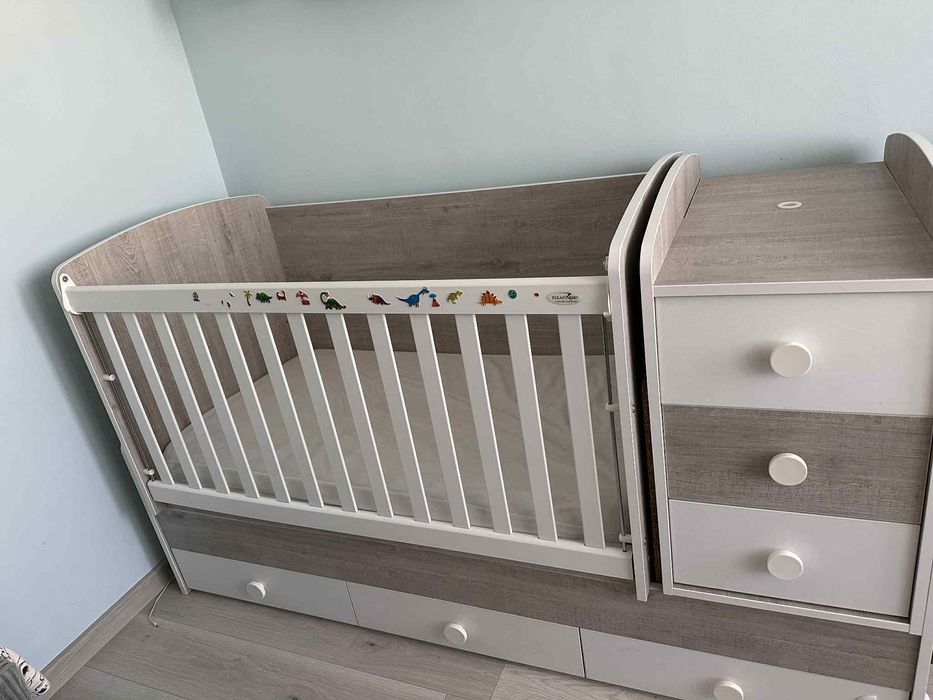 Трансформиращо се бебешко легло