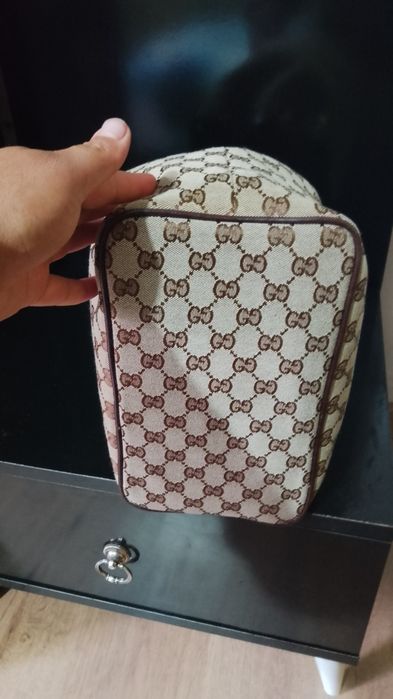Geanta Gucci cu curea de piele