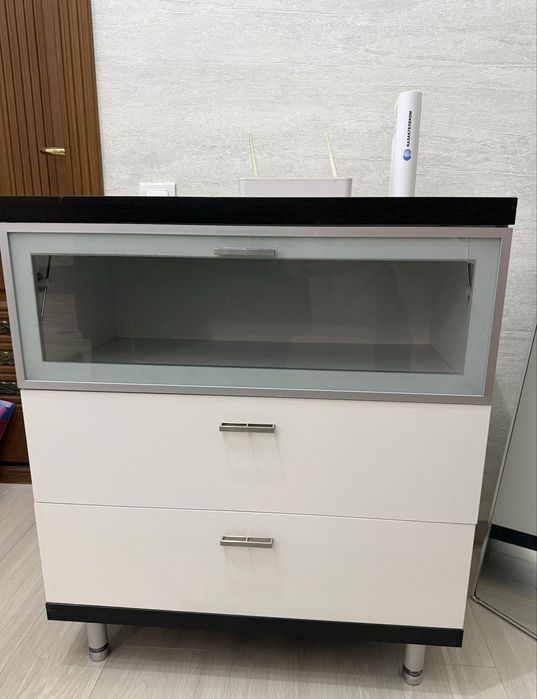 Тумба с двумя задвижками