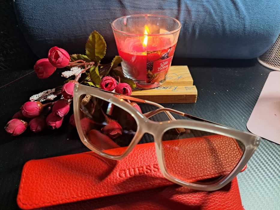 Ochelari Guess 200 ron