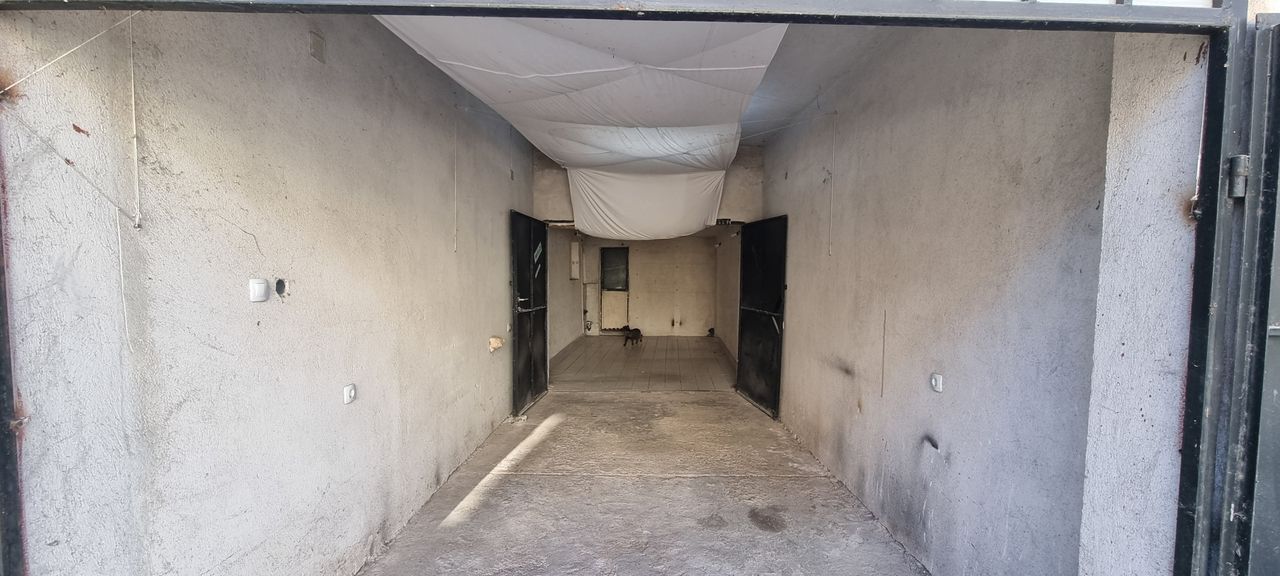 Дава се под наем Гараж / Паркомясто в Пловдив, Мараша - 35 кв.м за 102 € - Снимка #1