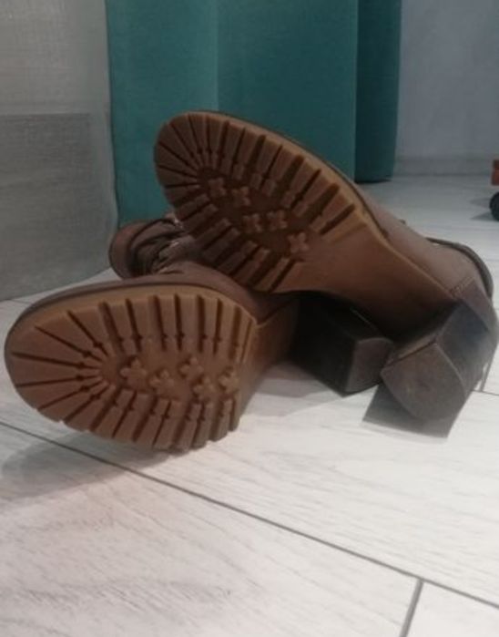 Botine toc gros din piele