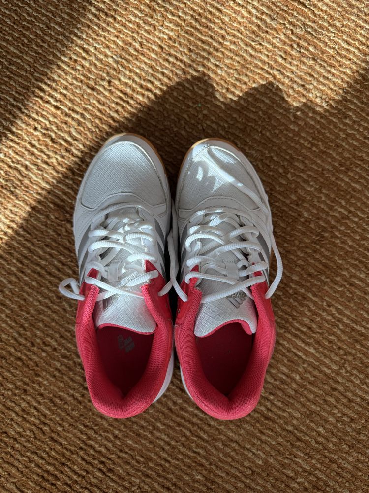 Спортни дамски обувки на Adidas