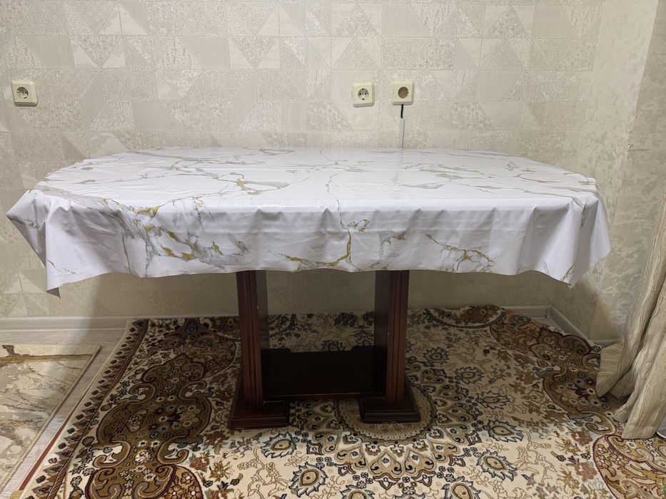 Кухонный стол из дерева