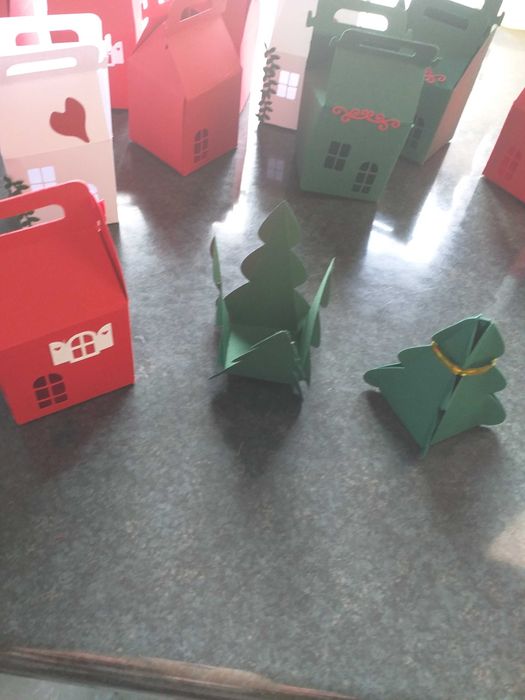 Cutii din carton pentru bomboane si prajituri, pentru nunti  botezuri.