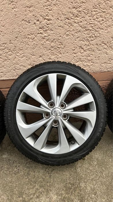 Vand 4 roti 17, Toyota Auris Hybrid cu anvelope de iarna