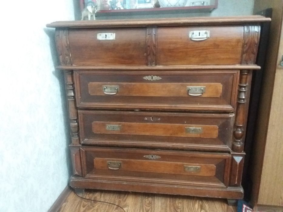 Срочно комод стариный, антикварный, из чистого дерева,