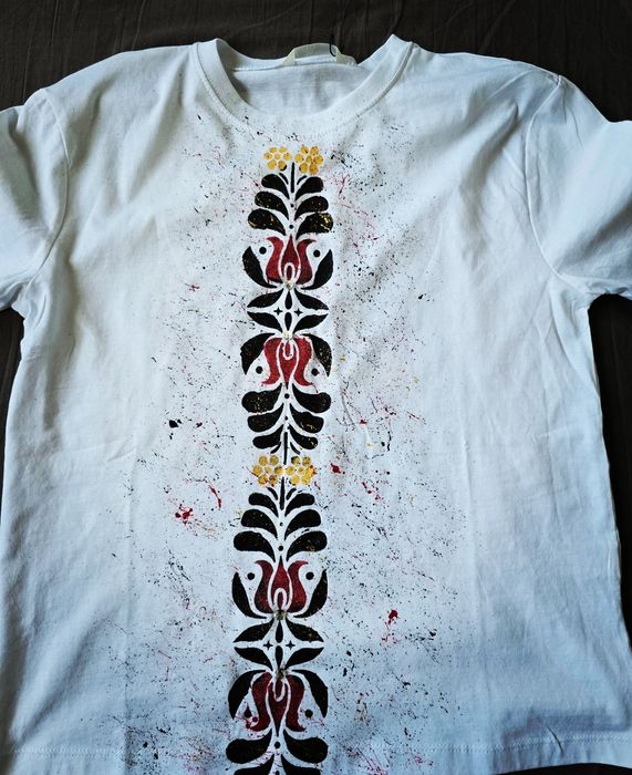 Tricouri pictate manual