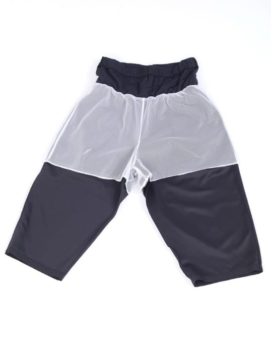 Шорты закрывает аврат