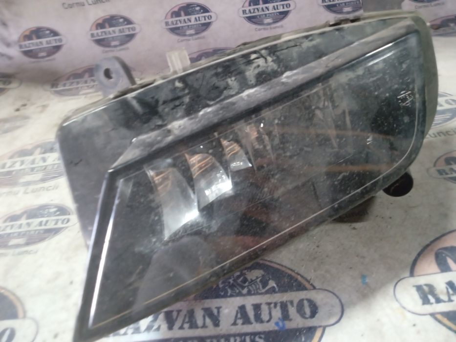 proiector dreapta audi a4 b8 2012