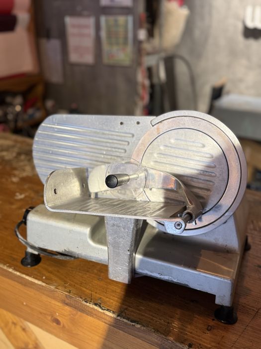 Feliator profesional pret 1000 de lei