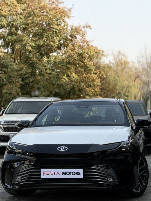 Toyota Camry Hybrid Limited 2025