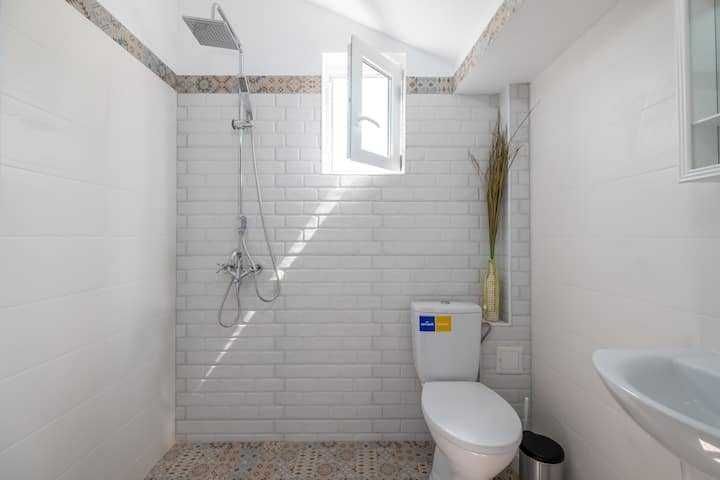 Дава се под наем Тристаен апартамент в София, Център - 70 кв.м за 660 € - Снимка #2