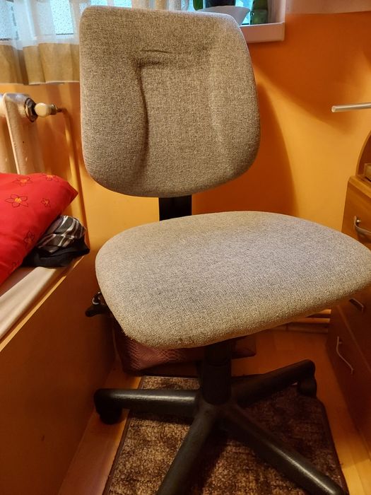 Scaun de birou cu tapițeria din textil