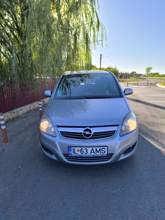 Vând Opel Zafira B
