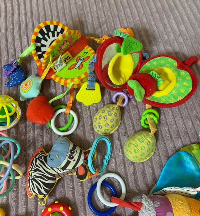 Детский коврик с игрушками