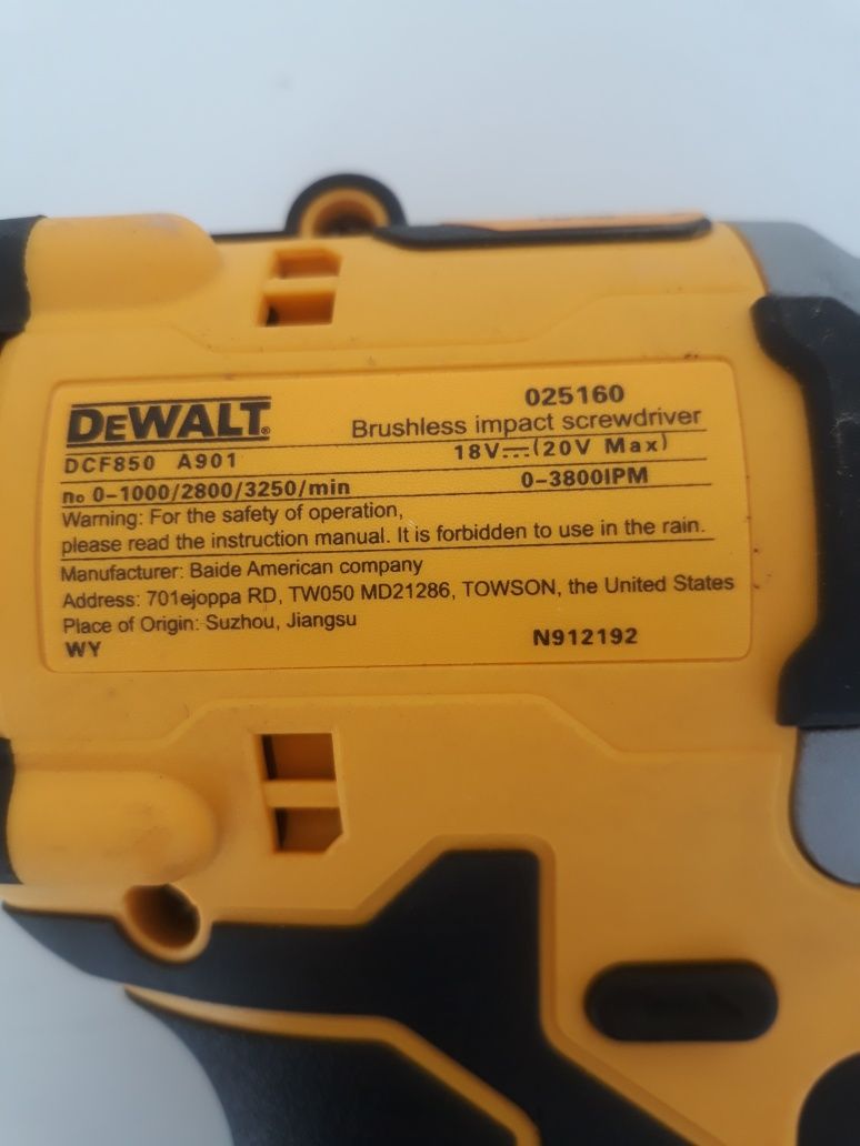 Vând Impact DeWALT 18-20 V