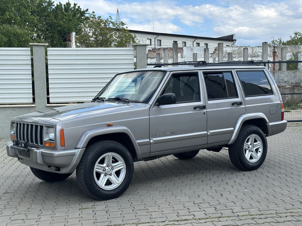 Jeep Cherokee XJ  2.5 diesel   •fara rugină•