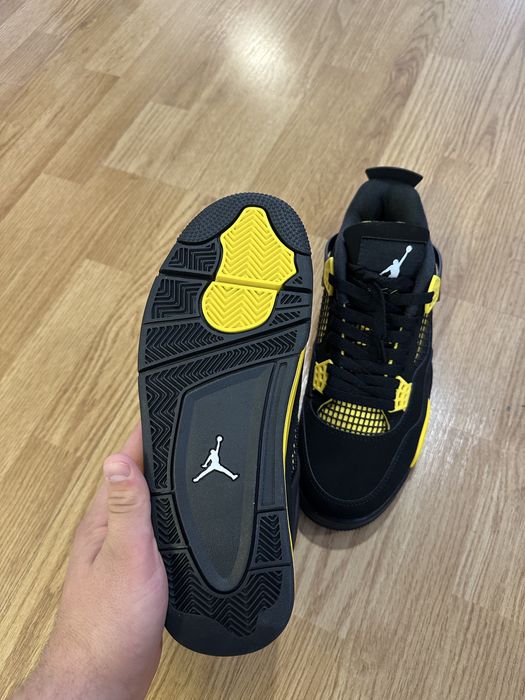Jordan 4 Bolt.